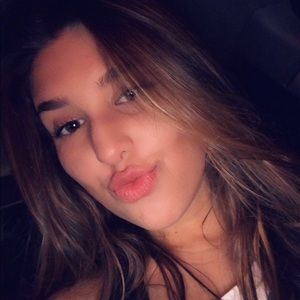 Meet your Posher, Olivia